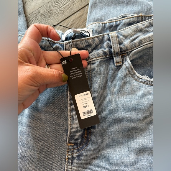 BNWT Fashion Nova “Brianca” Bow Backside Wide Leg Jeans , size 7. - Picture 10 of 13